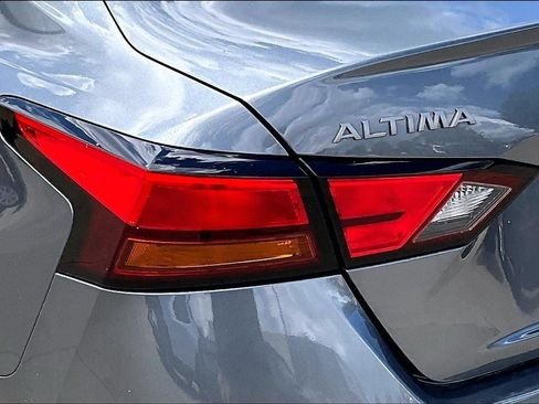 Used 2025 Nissan Altima 2.5 SV FWD image 23