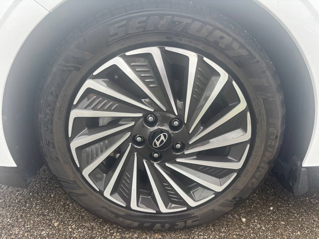 Used 2025 Hyundai Sonata Limited FWD image 15
