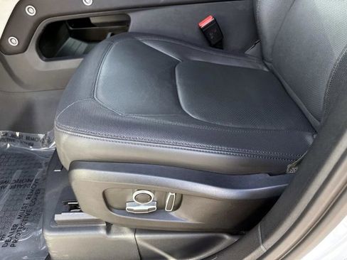 Used 2024 Land Rover Defender 130 X-Dynamic SE image 18