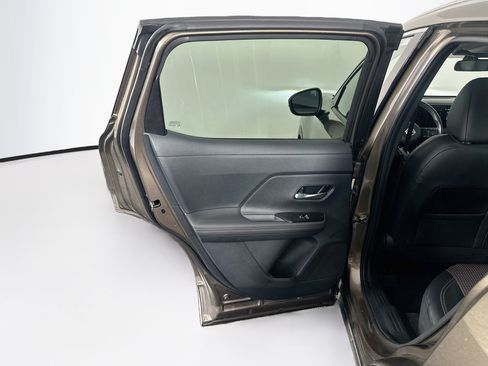 Used 2025 Nissan Kicks SR FWD image 27