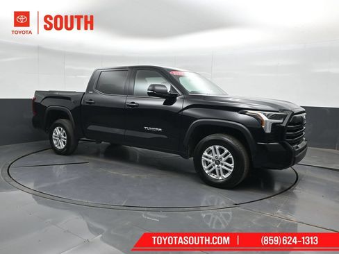 Used 2026 Toyota Tundra SR5 w/ SR5 Convenience Package AWD/4WD image 1