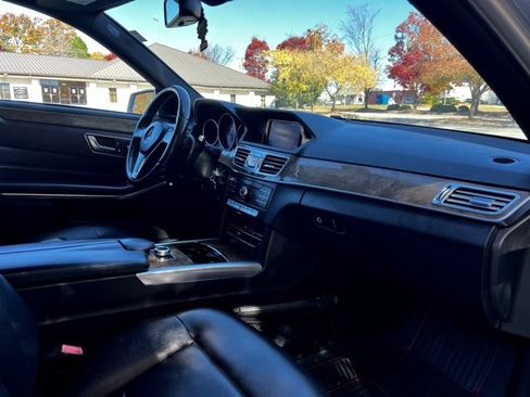 Used 2016 Mercedes-Benz E 350 4MATIC Sedan image 23