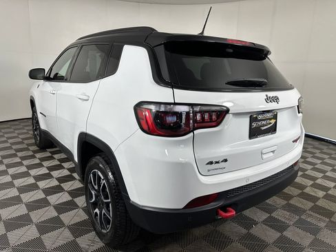 Used 2025 Jeep Compass Trailhawk AWD/4WD image 3