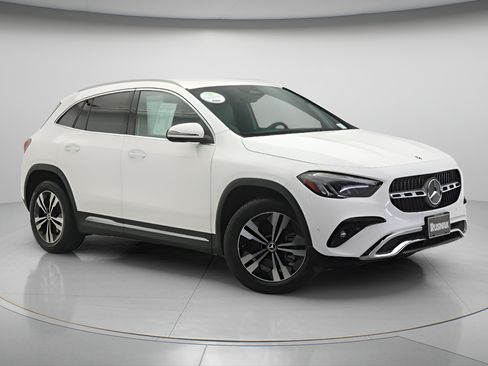 Certified 2025 Mercedes-Benz GLA 250 image 32