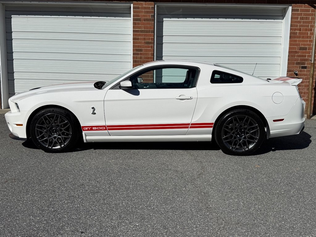 Used 2013 Ford Mustang Shelby GT500 RWD image 21