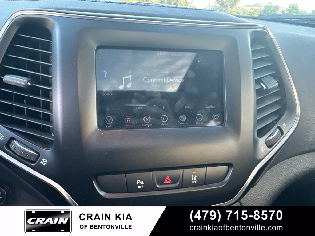 Used 2021 Jeep Cherokee Latitude Lux w/ Sun & Sound Group AWD/4WD image 25