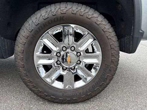 Used 2024 Chevrolet Silverado 2500 High Country w/ Technology Package AWD/4WD image 10