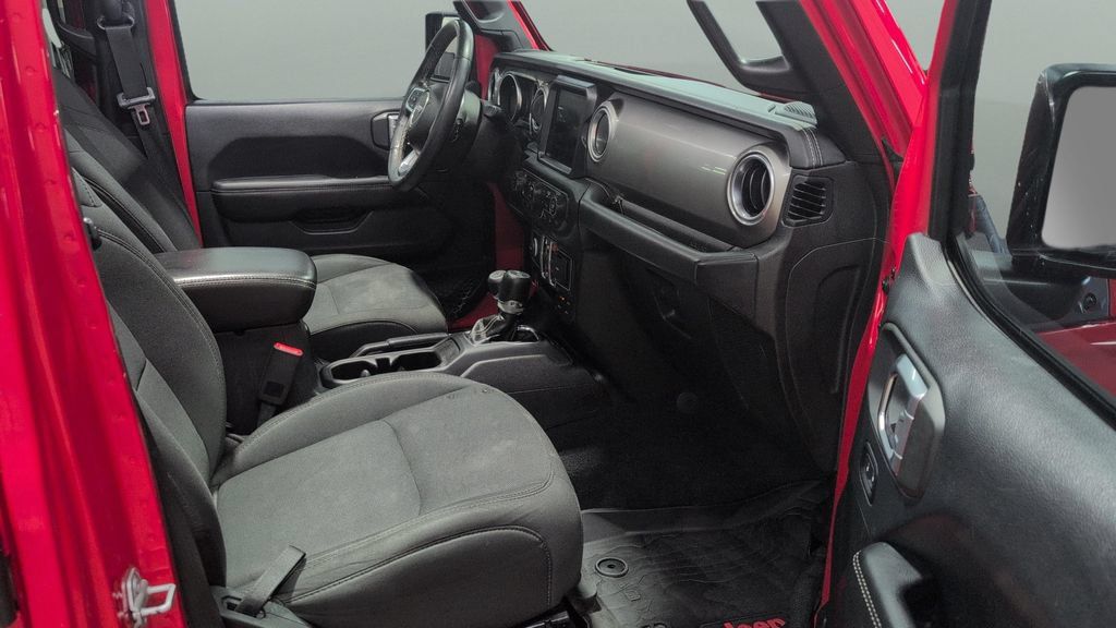 Used 2018 Jeep Wrangler Unlimited Sahara w/ Uconnect 4C Nav & Sound Group AWD/4WD image 24