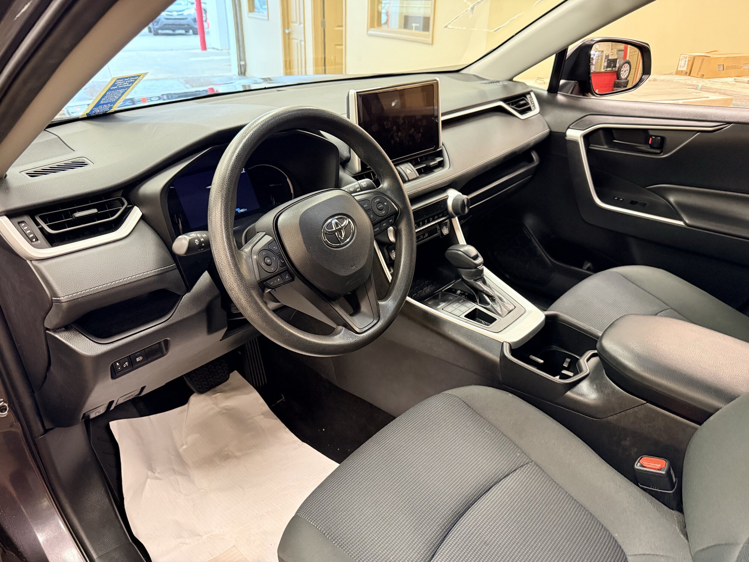 Used 2024 Toyota RAV4 LE AWD/4WD image 7
