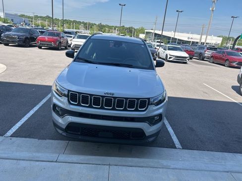 Used 2024 Jeep Compass Latitude AWD/4WD image 3