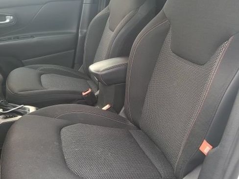 Used 2016 Jeep Renegade 75th Anniversary AWD/4WD image 17