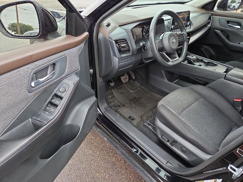 Used 2021 Nissan Rogue SV FWD image 10