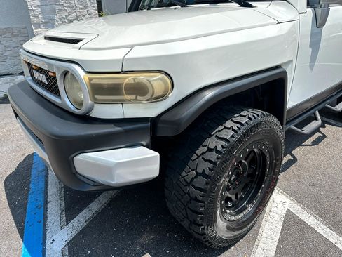 Used 2013 Toyota FJ Cruiser 2WD image 11