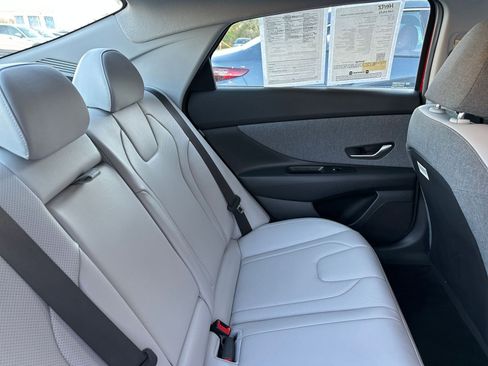 Used 2025 Hyundai Elantra Limited image 37