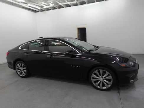 Used 2016 Chevrolet Malibu Premier w/ Driver Confidence Package FWD image 4