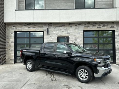 Used 2022 Chevrolet Silverado 1500 LT AWD/4WD image 1