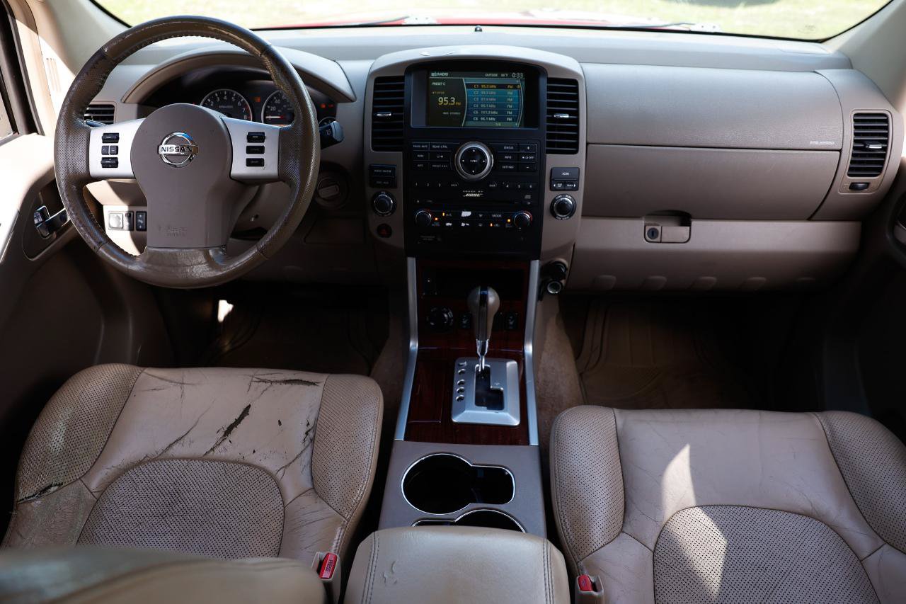 Used 2009 Nissan Pathfinder LE AWD/4WD image 2