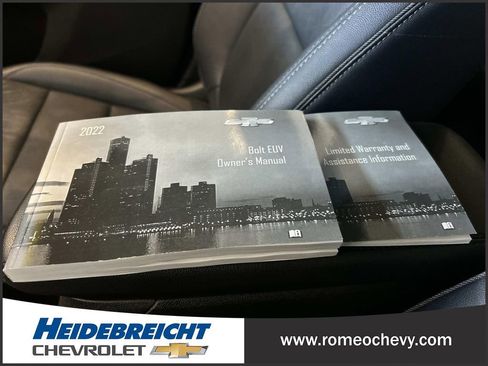 Used 2022 Chevrolet Bolt EUV LT w/ Convenience Package image 26