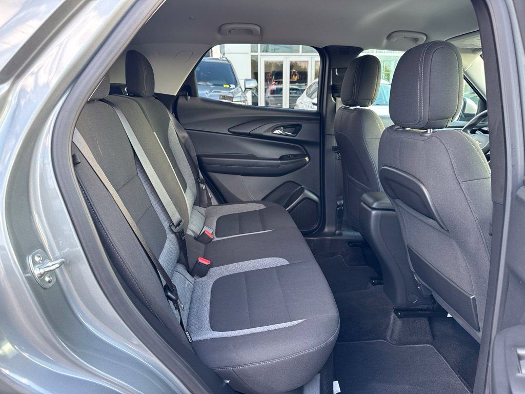 Used 2025 Chevrolet TrailBlazer LT AWD/4WD image 25