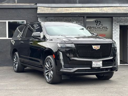 Used 2022 Cadillac Escalade ESV Sport Platinum w/ Heavy-Duty Trailer Package AWD/4WD image 8