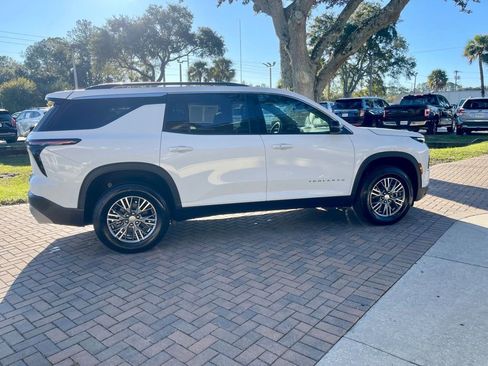 Used 2025 Chevrolet Traverse LT image 6