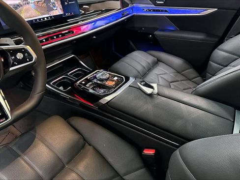 Used 2026 BMW 750e xDrive w/ Executive Package AWD/4WD image 19
