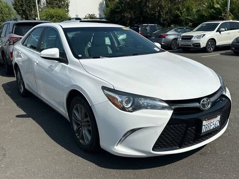 Used 2016 Toyota Camry SE FWD image 2