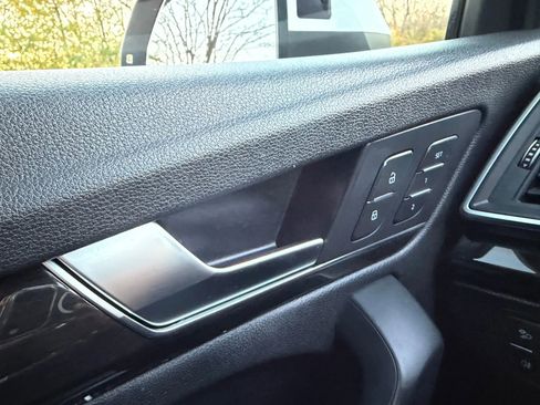 Used 2018 Audi Q5 2.0T Premium Plus w/ Premium Plus Package image 32