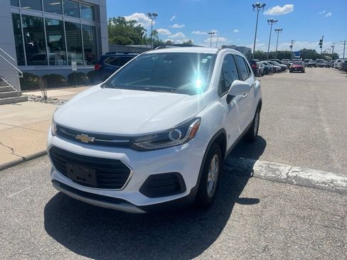 Used 2022 Chevrolet Trax LT w/ LT Convenience Package AWD/4WD image 7