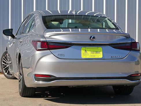 Used 2022 Lexus ES 300h w/ Premium Package image 5