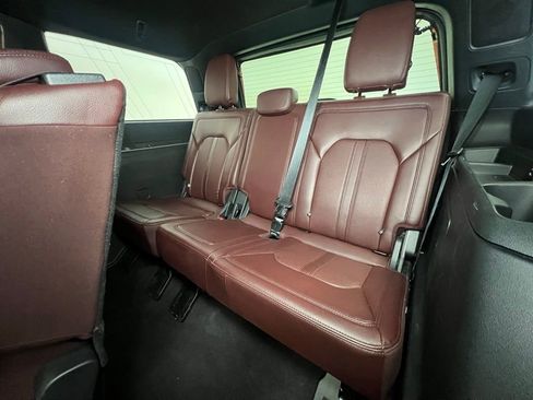 Used 2024 Ford Expedition Limited image 6
