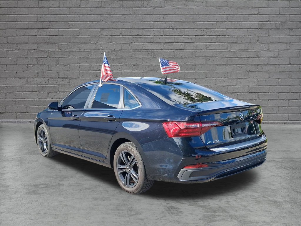 Certified 2024 Volkswagen Jetta SE w/ Panoramic Sunroof Package FWD image 9