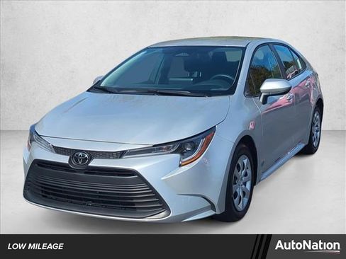 Certified 2025 Toyota Corolla LE image 1