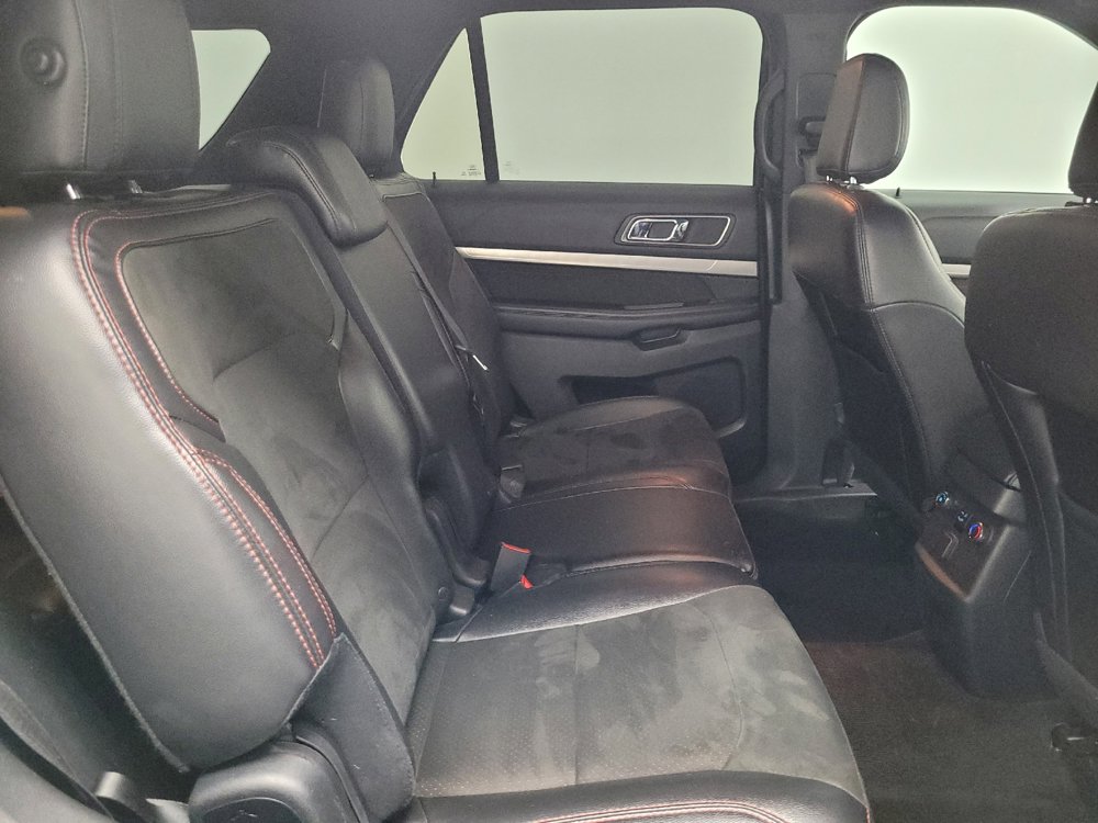 Used 2018 Ford Explorer XLT w/ Equipment Group 202A FWD image 19