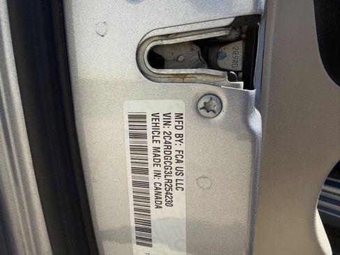 Used 2020 Dodge Grand Caravan SXT FWD image 23