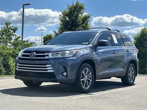Used 2019 Toyota Highlander XLE AWD/4WD image 32