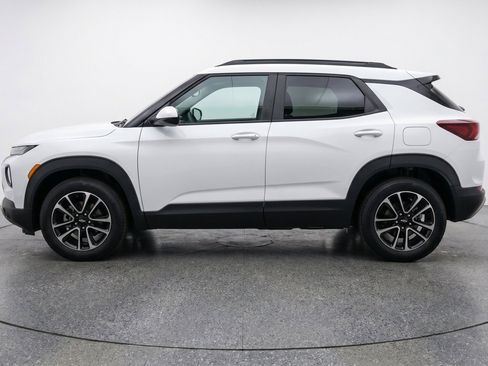 Used 2025 Chevrolet TrailBlazer LT FWD image 5
