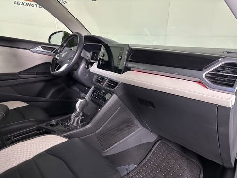 Used 2025 Volkswagen Taos SEL w/ Black Wheel Plus Package image 29