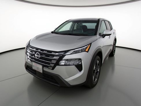 Used 2025 Nissan Rogue SV image 3