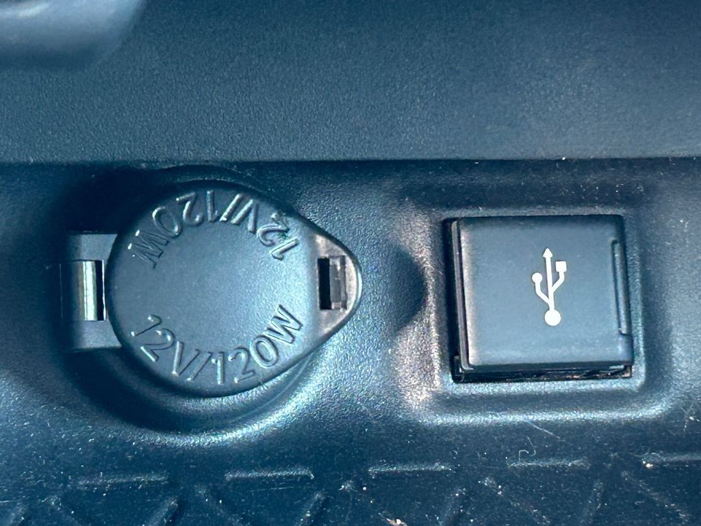 Used 2021 Toyota RAV4 XLE AWD/4WD image 15