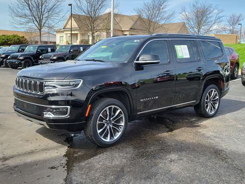 Used 2023 Jeep Wagoneer Series III w/ Premium Group I image 2