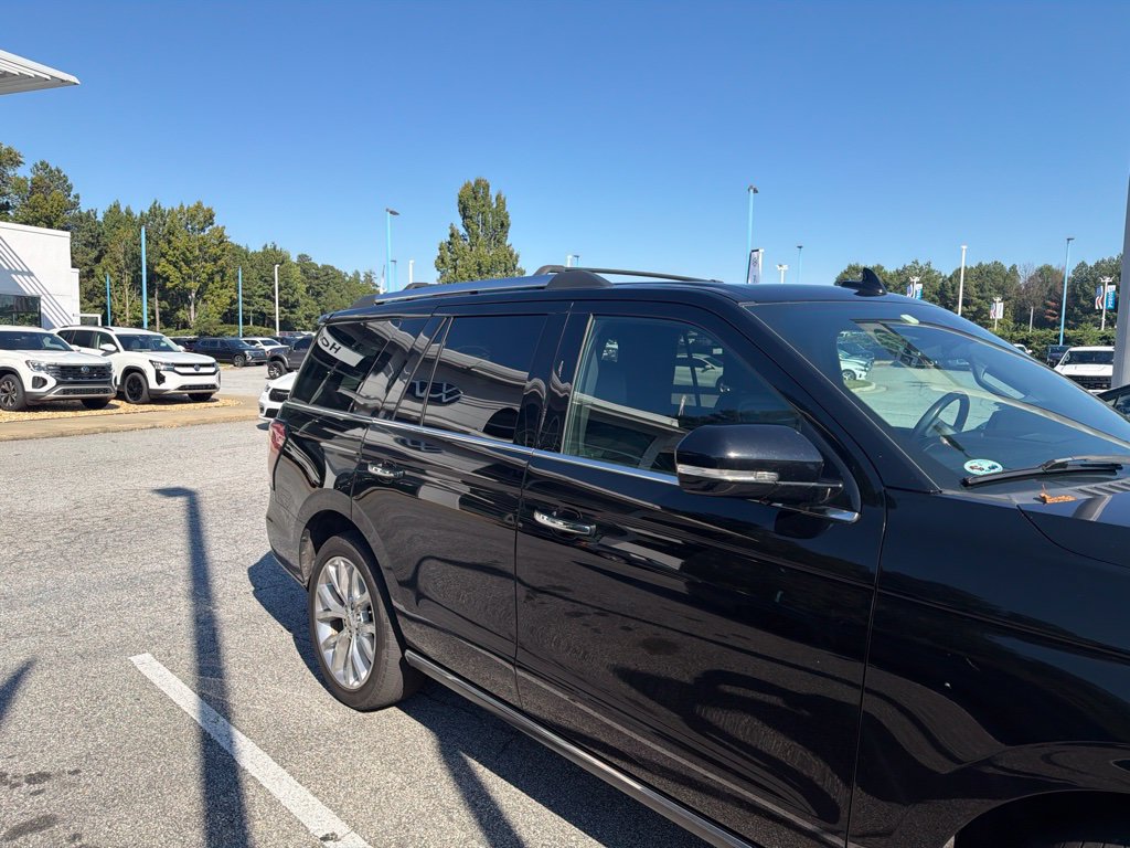 Used 2018 Ford Expedition Limited w/ Equipment Group 302A AWD/4WD image 10