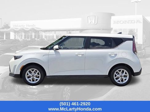 Used 2024 Kia Soul LX w/ Option Group 015 FWD image 2
