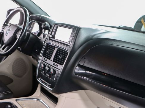 Used 2019 Dodge Grand Caravan SXT image 26