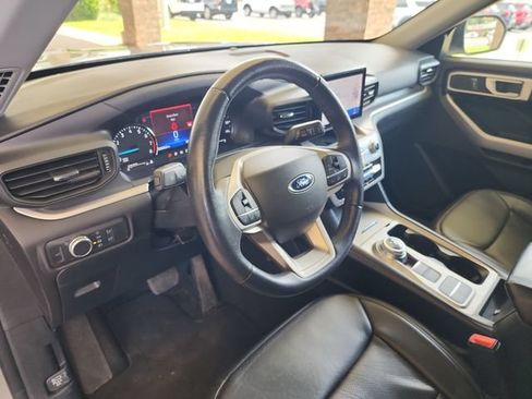 Used 2022 Ford Explorer XLT RWD image 10
