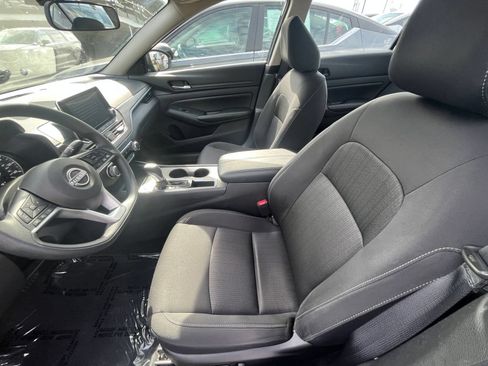 Used 2025 Nissan Altima 2.5 SV FWD image 28