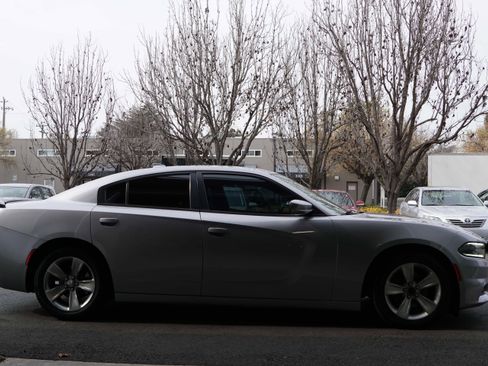 Used 2016 Dodge Charger SXT image 10