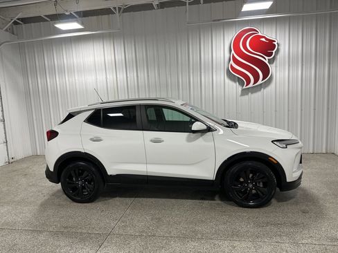 Used 2024 Buick Encore GX Sport Touring image 1