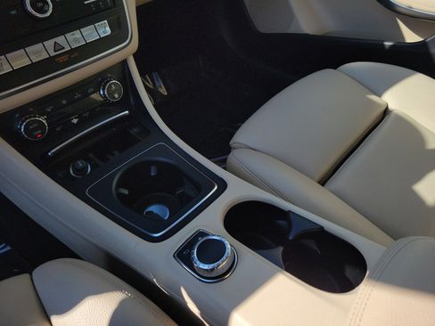 Used 2018 Mercedes-Benz GLA 250 image 15