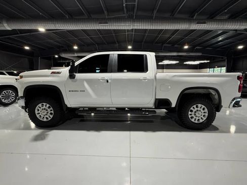 Used 2021 Chevrolet Silverado 2500 LT w/ Z71 Off-Road Package AWD/4WD image 3